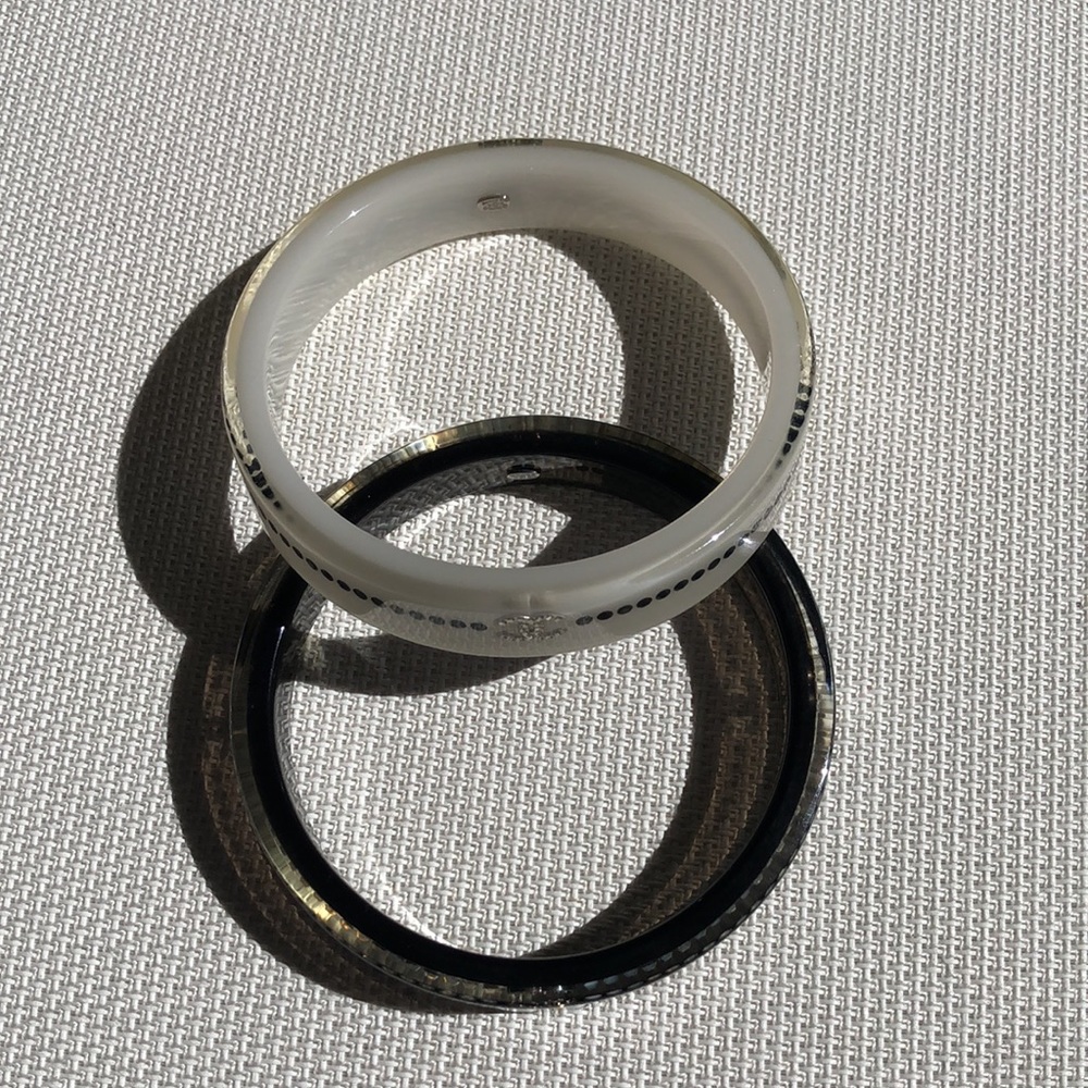 CHANEL 1000% AUTHENTIC bangle bracelets. - Picture 10 of 12